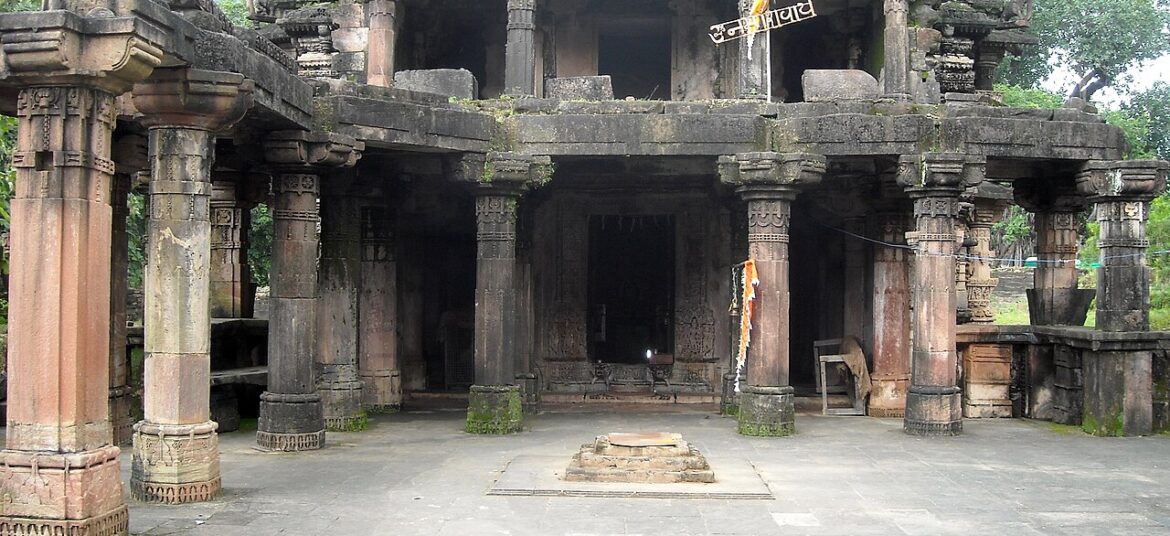 Sharaneshwar Temple, Polo Forest